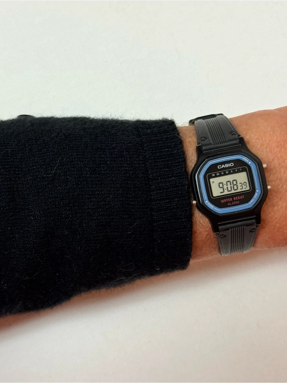 Casio Vintage Women's Small Black Resin Digital Watch Blue 526 LA-11W